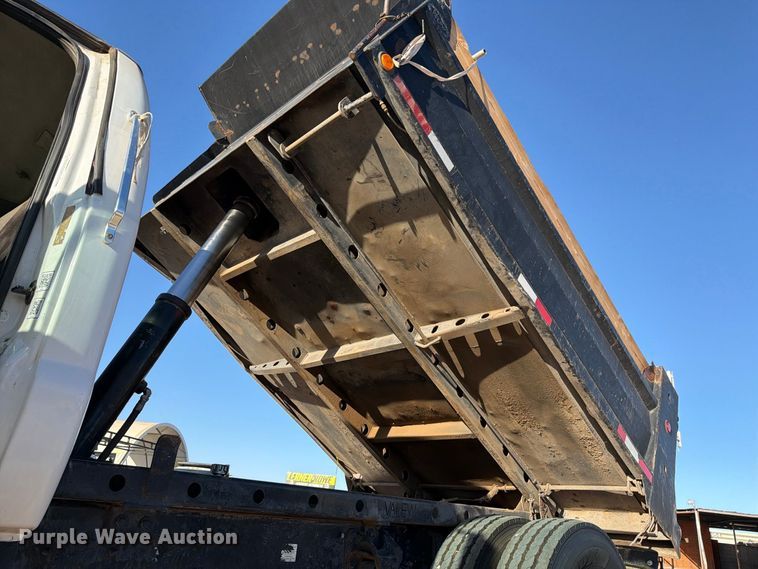 image for item FI2086 2005 Ford F650 dump truck