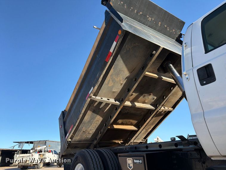 image for item FI2086 2005 Ford F650 dump truck