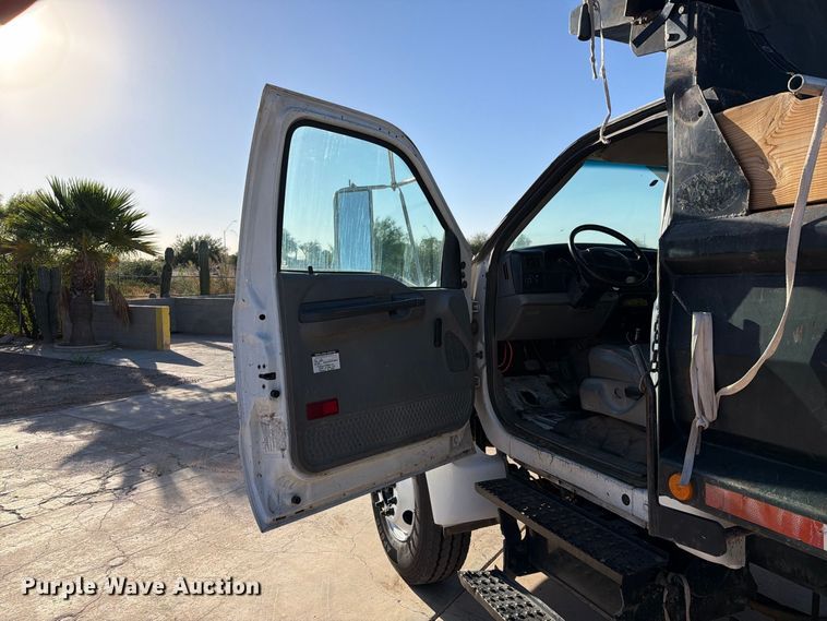 image for item FI2086 2005 Ford F650 dump truck