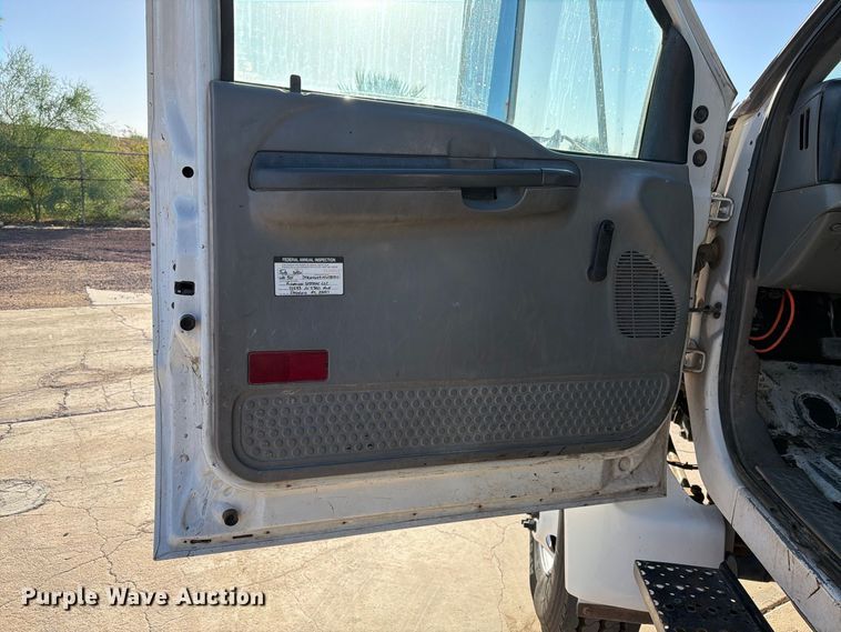 image for item FI2086 2005 Ford F650 dump truck