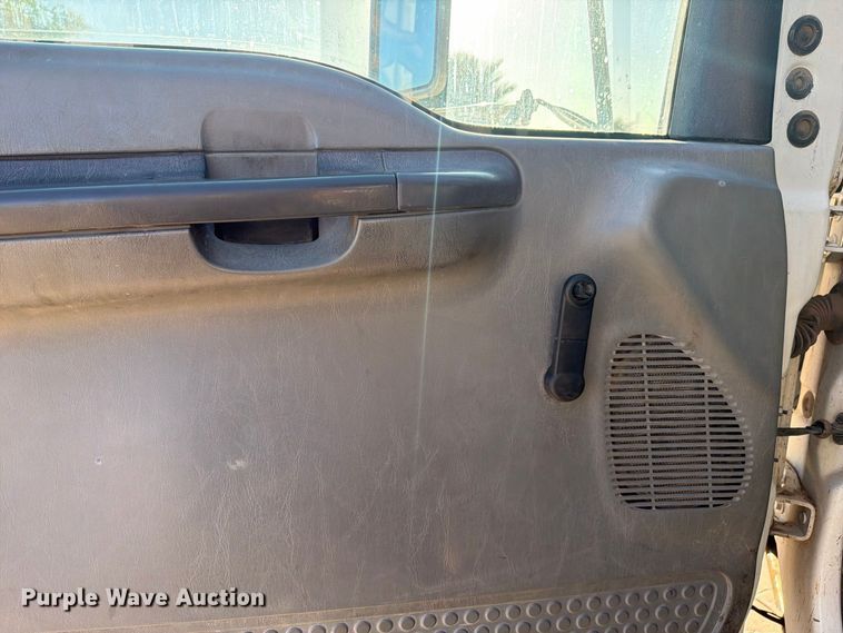 image for item FI2086 2005 Ford F650 dump truck