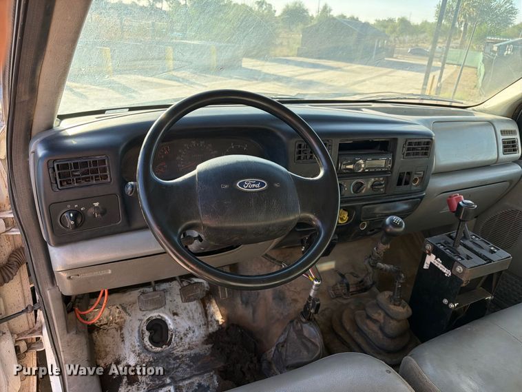 image for item FI2086 2005 Ford F650 dump truck