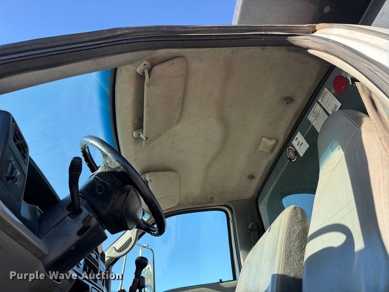 image for item FI2086 2005 Ford F650 dump truck