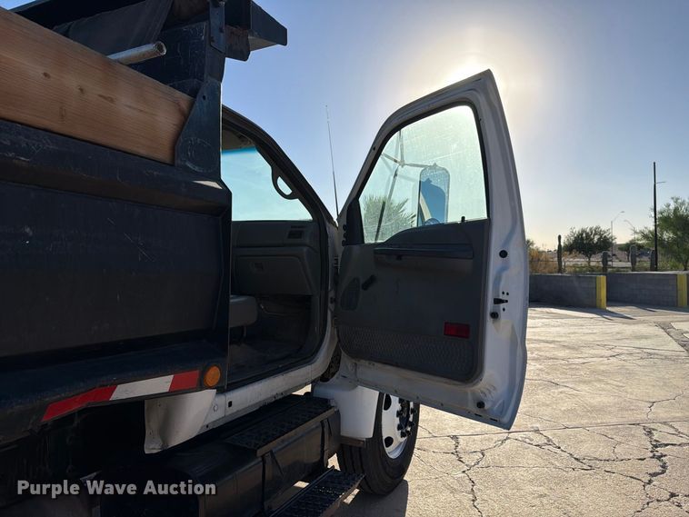 image for item FI2086 2005 Ford F650 dump truck