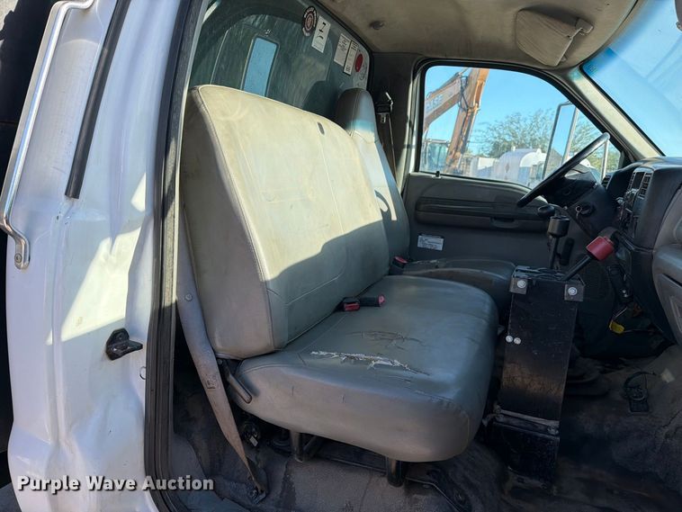 image for item FI2086 2005 Ford F650 dump truck
