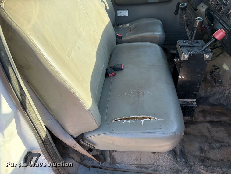 image for item FI2086 2005 Ford F650 dump truck