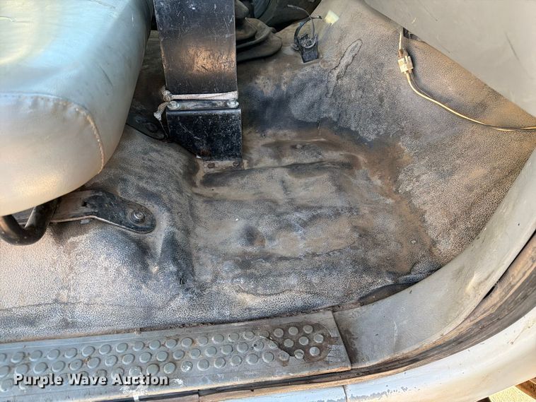 image for item FI2086 2005 Ford F650 dump truck
