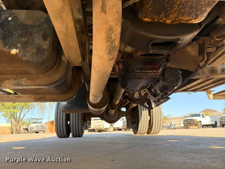 image for item FI2086 2005 Ford F650 dump truck