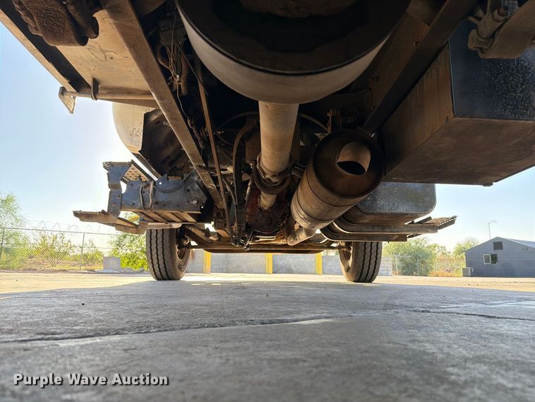 image for item FI2086 2005 Ford F650 dump truck