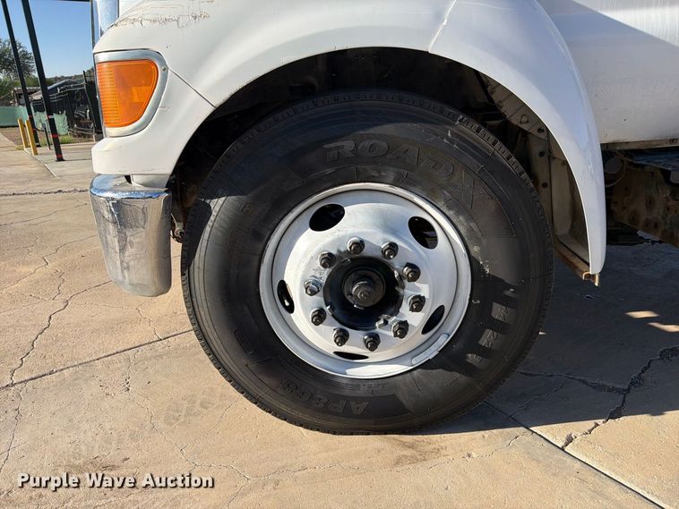 image for item FI2086 2005 Ford F650 dump truck