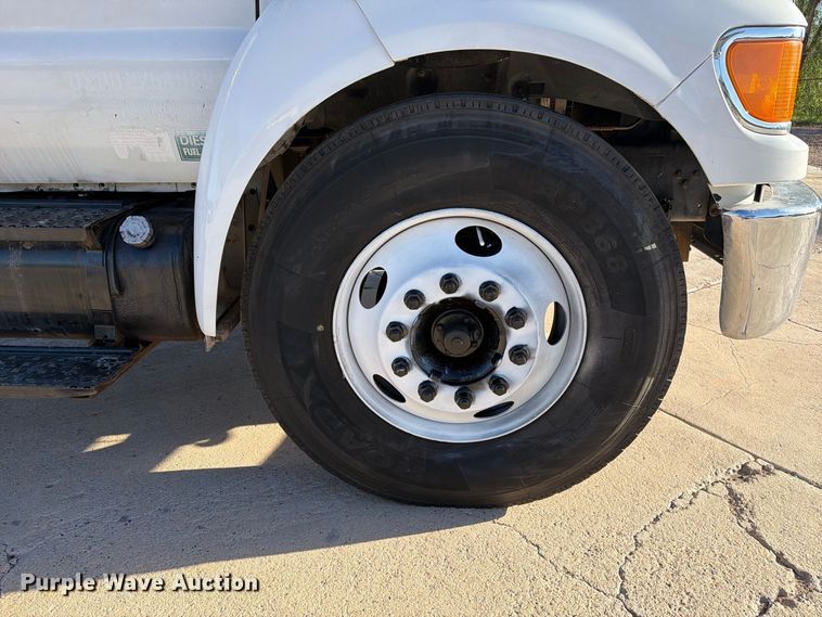 image for item FI2086 2005 Ford F650 dump truck