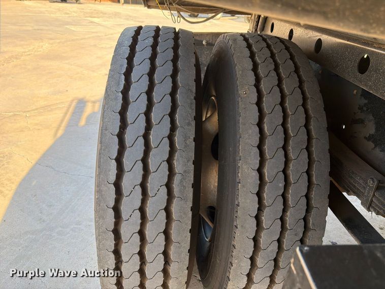image for item FI2086 2005 Ford F650 dump truck