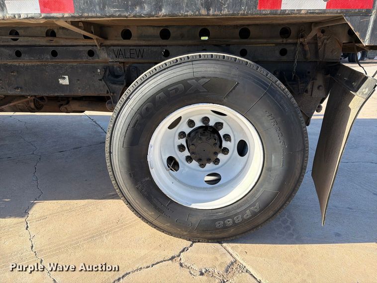 image for item FI2086 2005 Ford F650 dump truck