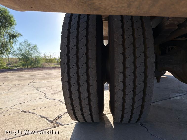image for item FI2086 2005 Ford F650 dump truck