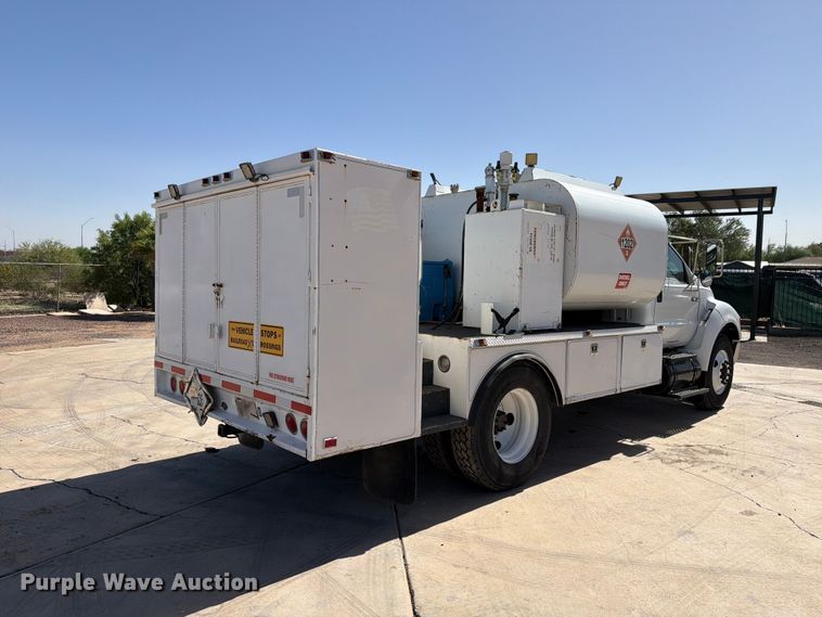 image for item FI2094 2005 Ford F750 fuel truck