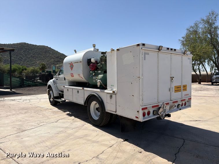 image for item FI2094 2005 Ford F750 fuel truck