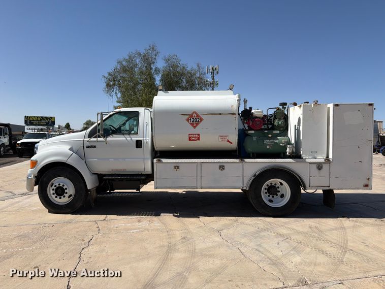 image for item FI2094 2005 Ford F750 fuel truck