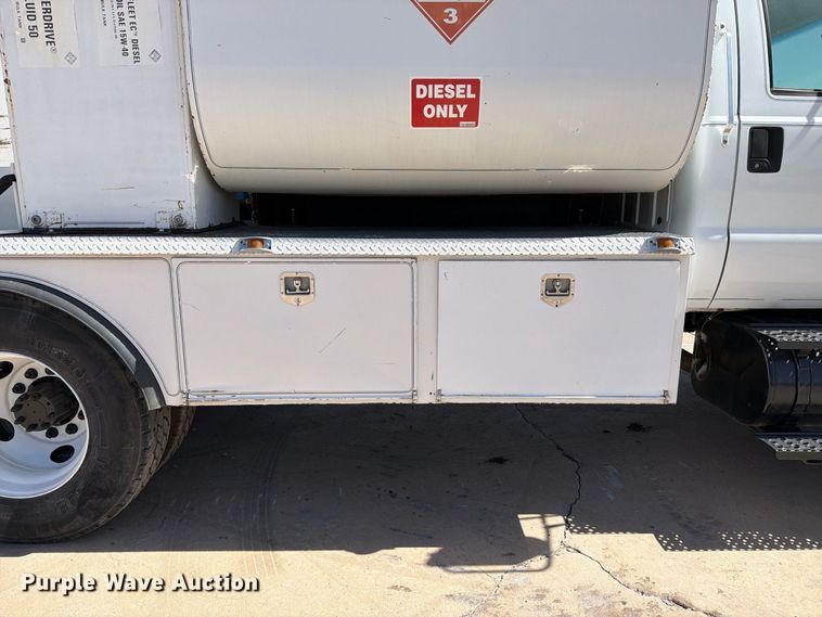 image for item FI2094 2005 Ford F750 fuel truck