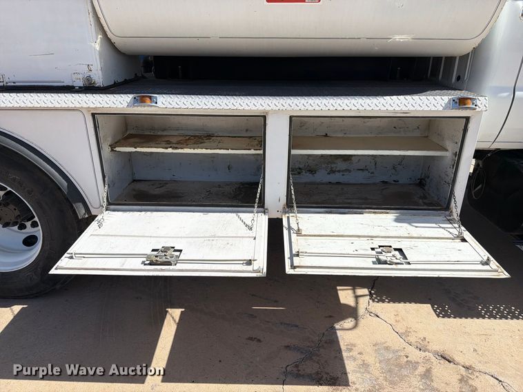 image for item FI2094 2005 Ford F750 fuel truck