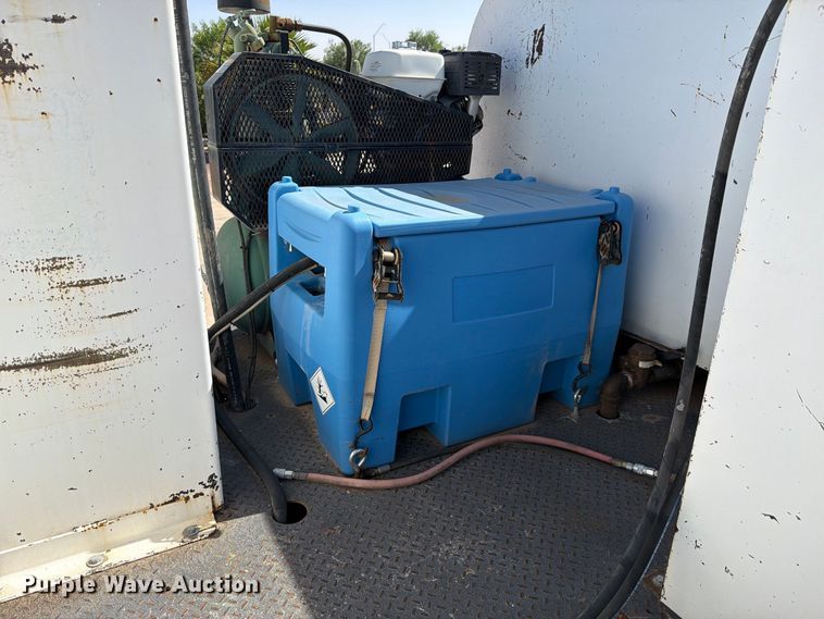 image for item FI2094 2005 Ford F750 fuel truck