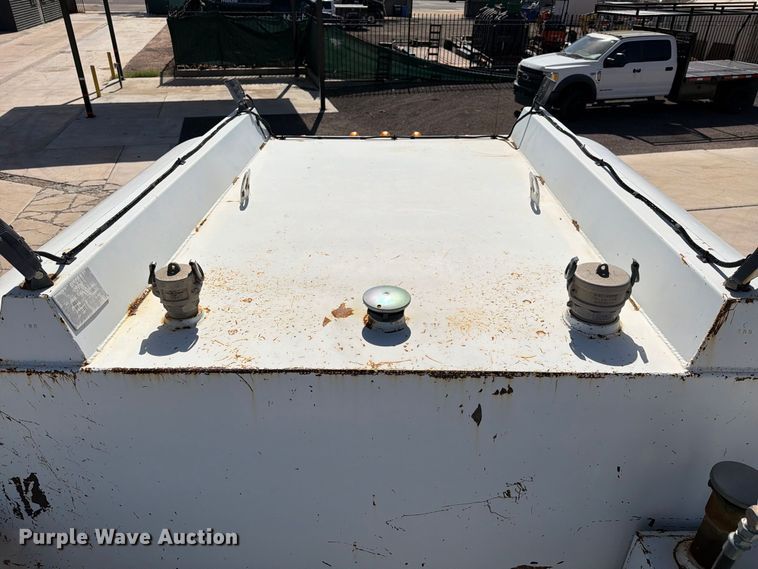 image for item FI2094 2005 Ford F750 fuel truck