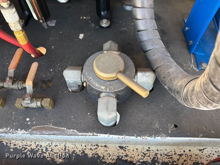 image for item FI2094 2005 Ford F750 fuel truck