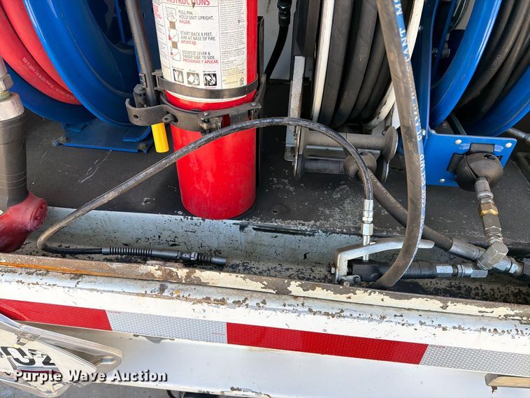 image for item FI2094 2005 Ford F750 fuel truck