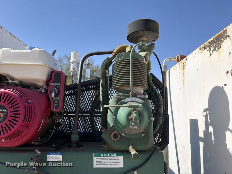image for item FI2094 2005 Ford F750 fuel truck