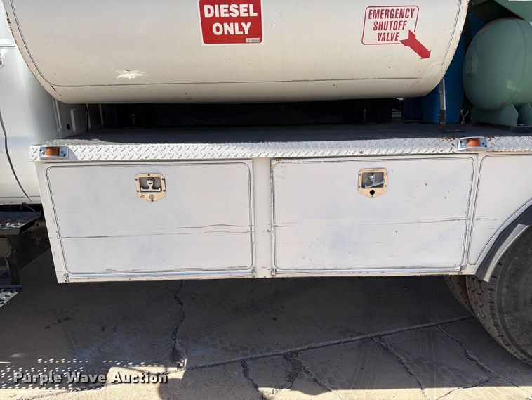 image for item FI2094 2005 Ford F750 fuel truck