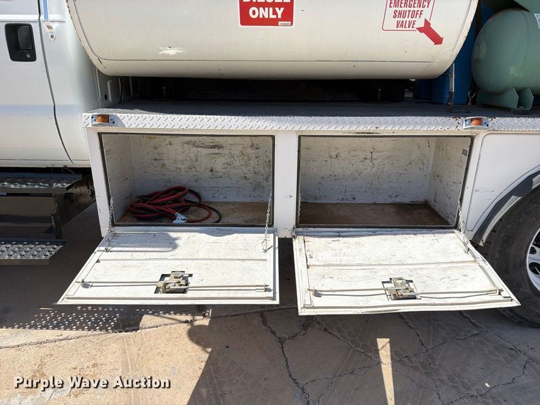image for item FI2094 2005 Ford F750 fuel truck