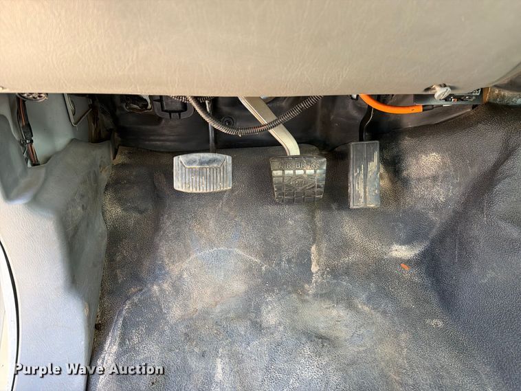 image for item FI2094 2005 Ford F750 fuel truck
