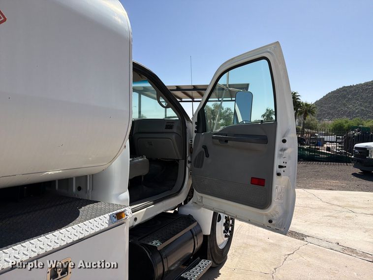 image for item FI2094 2005 Ford F750 fuel truck