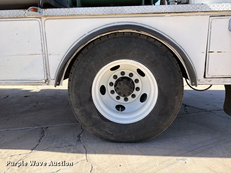 image for item FI2094 2005 Ford F750 fuel truck