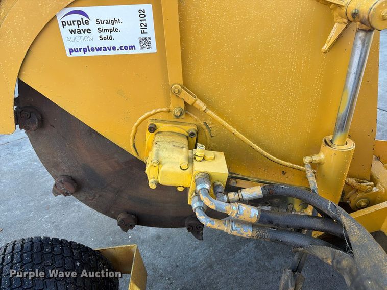 image for item FI2102 Vermeer V-1550 trencher