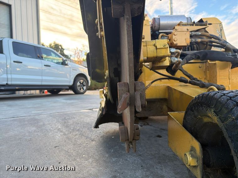 image for item FI2102 Vermeer V-1550 trencher