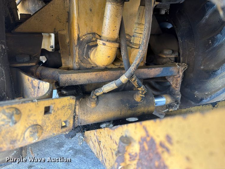 image for item FI2102 Vermeer V-1550 trencher