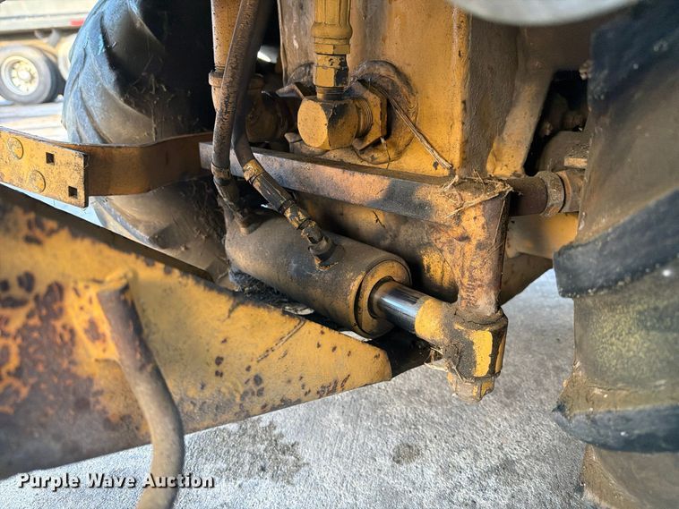 image for item FI2102 Vermeer V-1550 trencher