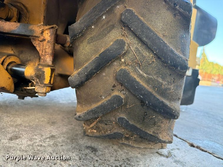 image for item FI2102 Vermeer V-1550 trencher
