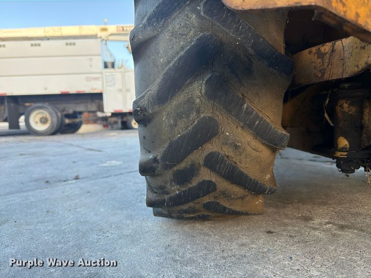 image for item FI2102 Vermeer V-1550 trencher