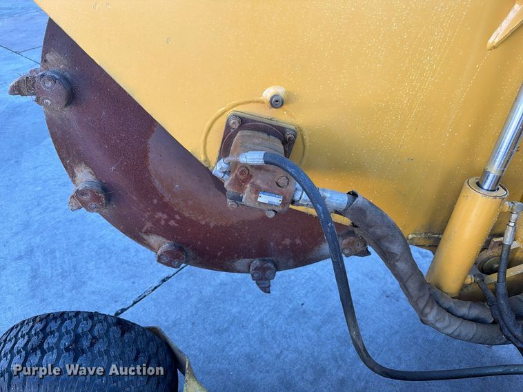 image for item FI2103 Vermeer V1850 trencher