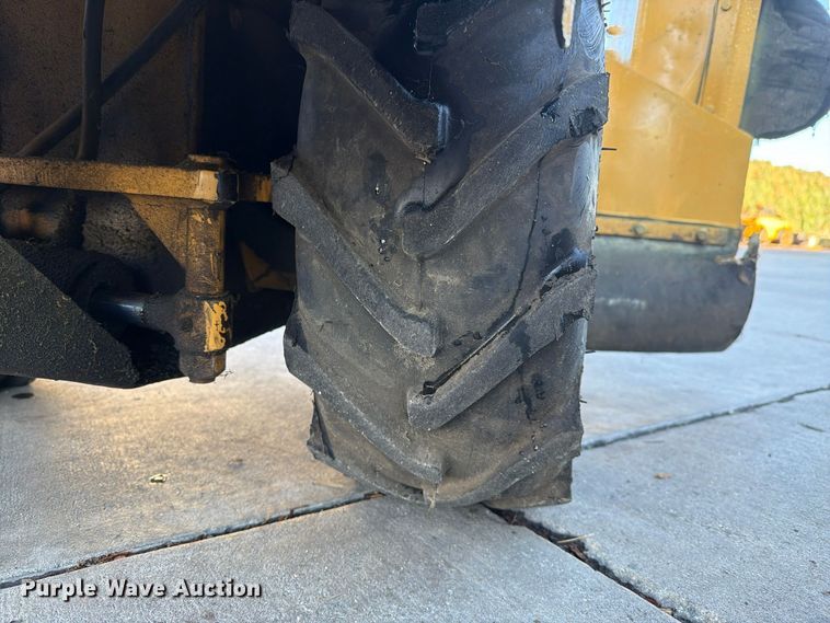 image for item FI2103 Vermeer V1850 trencher