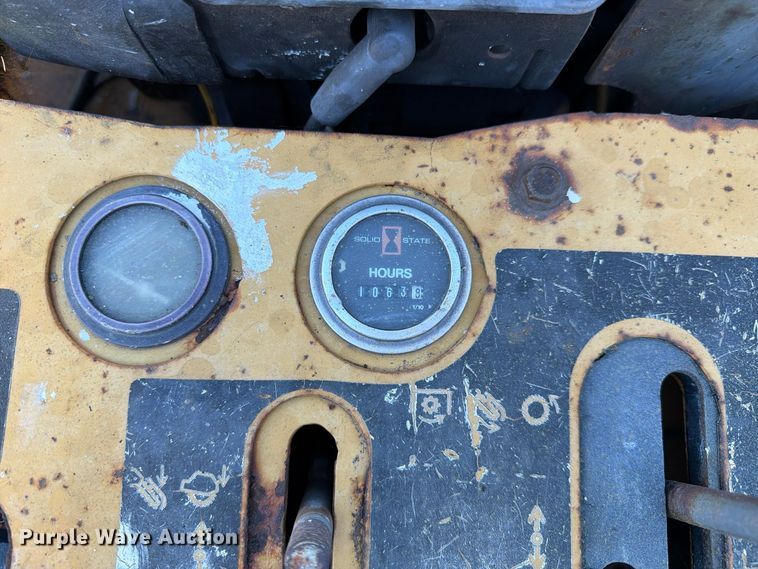 image for item FI2104 Vermeer V-1850 trencher