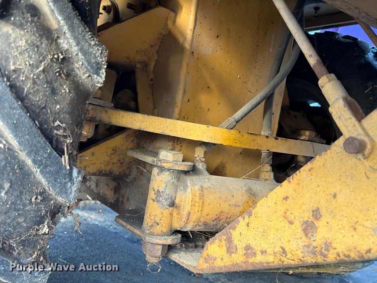 image for item FI2104 Vermeer V-1850 trencher
