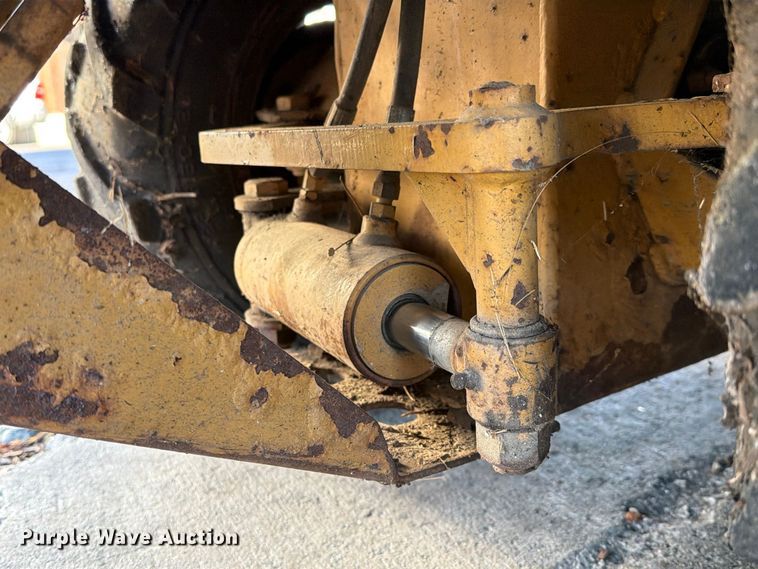 image for item FI2104 Vermeer V-1850 trencher