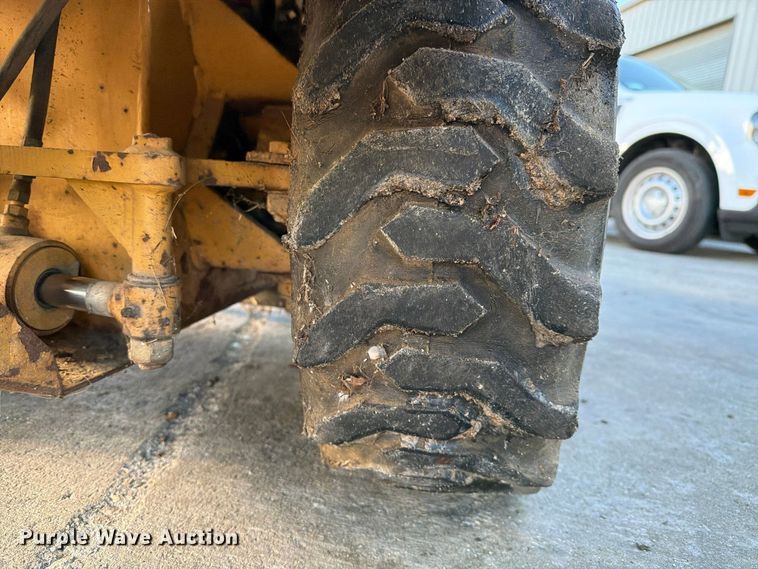 image for item FI2104 Vermeer V-1850 trencher