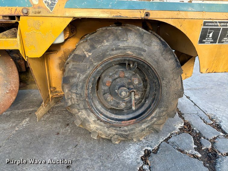image for item FI2104 Vermeer V-1850 trencher