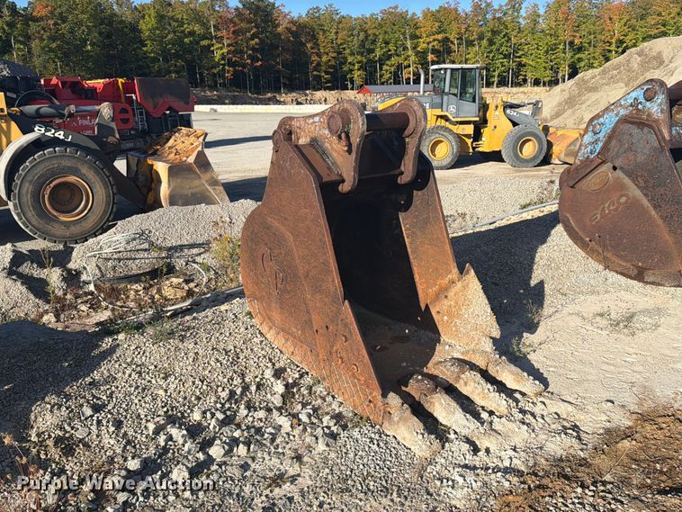 image for item FJ0535 C&P Attachments Komatsu PC300-6 excavator bucket