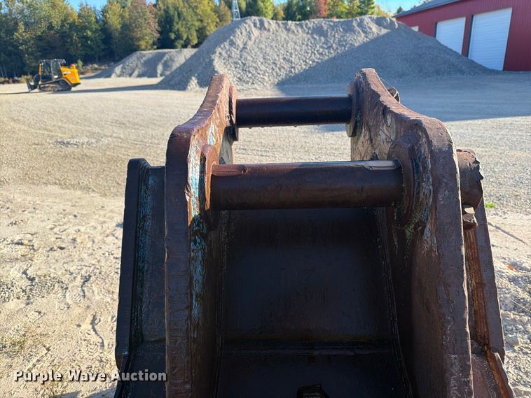 image for item FJ0535 C&P Attachments Komatsu PC300-6 excavator bucket