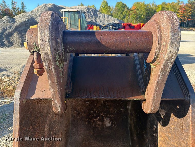 image for item FJ0535 C&P Attachments Komatsu PC300-6 excavator bucket