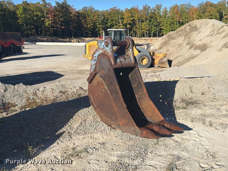 image for item FJ0537 Esco Komatsu PC300LC-6 excavator bucket